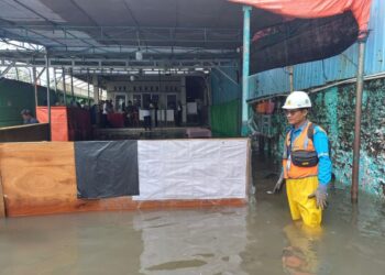 PLN tinjau langsung lokasi terdampak banjir jakarta pastikan keamanan dan pemulihan pasokan