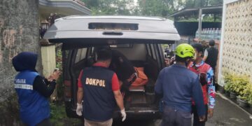 Geger temuan Mayat bayi hanyut disungai cisindang barang