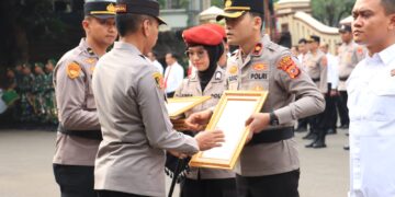 Ungkap Kasus Sinte 1 Ton, Kapolda Jabar Berikan Penghargaan 35 Anggota Polres di Bogor