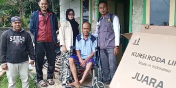Baznas Berikan Bantuan Kursi Roda Untuk Dua Orang Penyandang Disabilitas di dua Desa