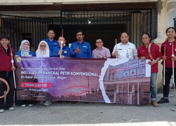 Desa Cibanon Terima Bantuan Penangkal Petir.