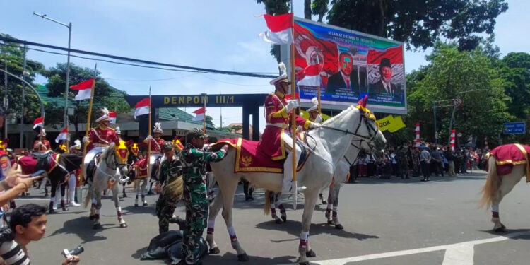 Recep Tayyip Erdogan Di Sambut Pasukan Berkuda
