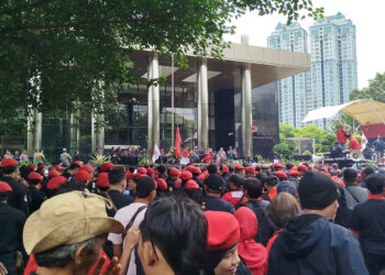 Kader PDIP Geruduk Gedung KPK Buntut Pemanggilan Hasto