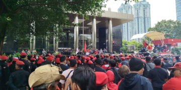 Kader PDIP Geruduk Gedung KPK Buntut Pemanggilan Hasto
