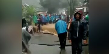 Hujan Deras, Jembatan Penghubung Citeureup dan Sukamakmur di Jalur Puncak Dua Ambruk