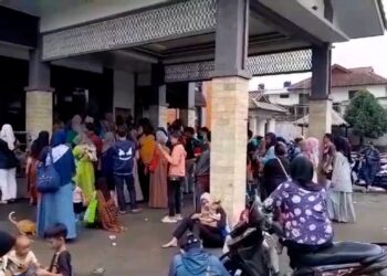 Ratusan Warga Dramaga Antre Pembuatan KK dan Akte Lahir gratis