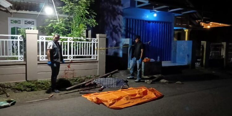 Sempat Bawa Sajam, Samson “Preman Simpenan” Tewas Mengenaskan Diamuk Massa