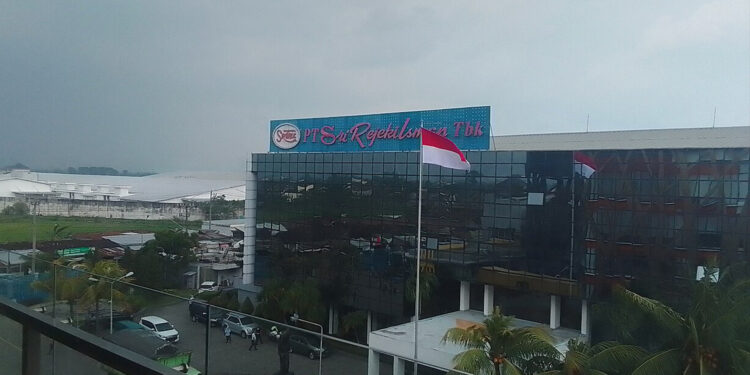 Raja Tekstil Asia Tenggara (Sritex) Akan Tutup Mulai 1 Maret 2025, Ribuan Karyawan Kena PHK