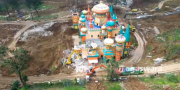 Pembongkaran bangunan terakhir Hibisc Fantasy Puncak