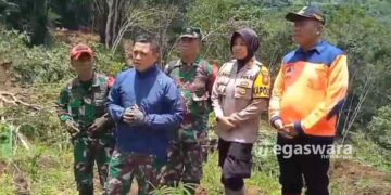 Tinjau Lokasi, Dandim 0622 Sukabumi Pencarian Korban Banjir Masih di Lakukan