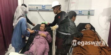 Diguyur Hujan Deras Rumah Terseret Tebing Longsor, 2 Lansia Tertimbun