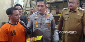 Polisi Bongkar Sebuah Gudang Produksi Minyak Oplosan Ilegal Satu Pelaku Diringkus