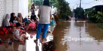 Banjir Susulan, Warga Puri Harmoni Ngungsi di Masjid