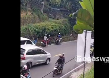 Viral Oknum Polantas Kawal Mobil Mewah Pepet Pemotor dipuncak