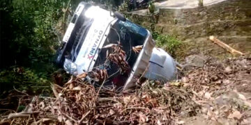 Tak Kuat Nanjak, Truk Proyek Jembatan PUPR di Leuwisadeng Terjun Ke Sungai