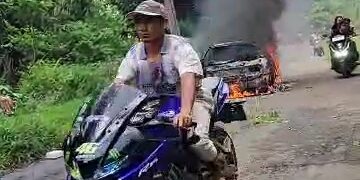 Hendak Berwisata Sedan Terbakar Hebat, Penumpang Menyelamatkan Diri