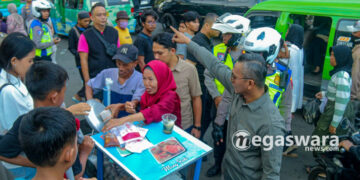 Alun-alun Kotor, Jenal Mutaqin Tegur Pedagang Jangan Buang Sampah Sembarangan