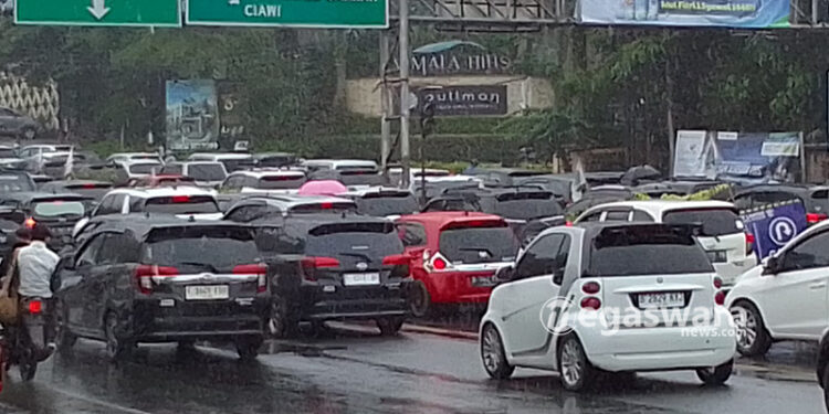 Libur Lebaran, Lalin Arah Puncak Alami Peningkatan