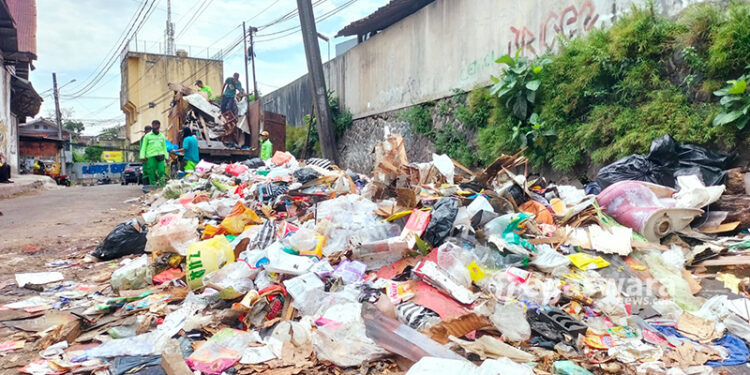 Sampah Menggunung di Kelurahan Kebonjati, DLH : Kontainer Akan di Tarik Sementara