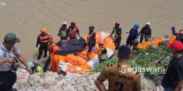 Hanyut di sungai Kakek 70 tahun Warga Gunungsari 3 hari Baru di Temukan
