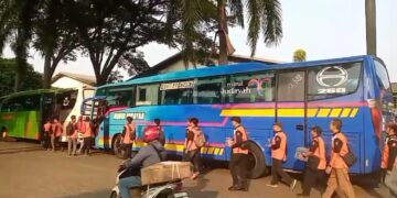 Ratusan Buruh Asal Bogor Ikut Peringati Hari Buruh Internasional di Monas