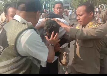 Pria Diamankan Satpol PP Usai Mencopet Pengantar Calon Jamaah Haji