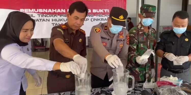 Kejari Kabupaten Sukabumi Musnahkan Barangbukti 73 Perkara Tindak Pidana