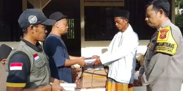 komunitas Pecinta Pendaki Gunung Ulurkan 50 Mushab Qur’an Untuk Mushala