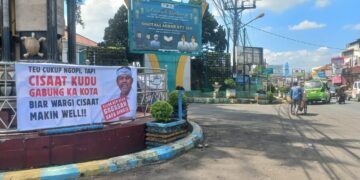 Beredar Spanduk Bertuliskan “Te Cukup Ngopi, Tapi Cisaat Kudu Gabung Ka Kota