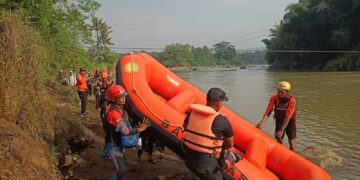 Tim SAR Gabungan Lanjutkan Pencarian Anak Tenggelam di Sungai Cimandiri Sukabumi.
