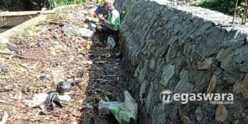 Respon Cepat Atasi Banjir, Pemdes Cimandala Bangun TPT Di Aliran Parit