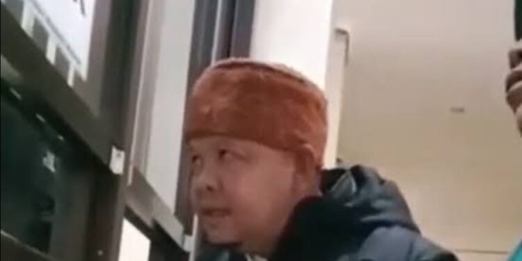 Kades Cisolok Sukabumi Rela Gadaikan STNK demi Bantu Warganya