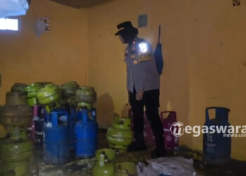 Petugas Grebeg Gudang Pengoplos Gas Melon di Dramaga