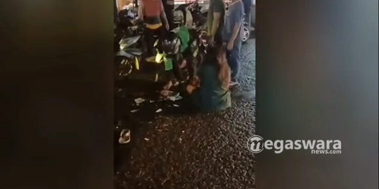 Tabrakan Adu Banteng Dua Orang Penumpang Ojol Luka –Luka