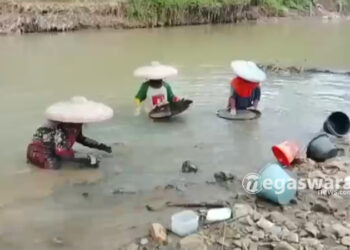 Berburu Emas di Sungai Cikaso Kabupaten Sukabumi