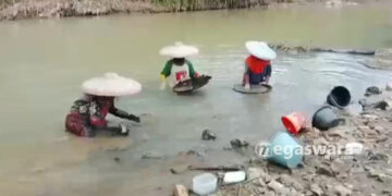 Berburu Emas di Sungai Cikaso Kabupaten Sukabumi