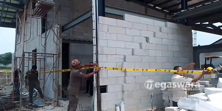 Diduga Tak Berizin, Proyek Perumahan Real Estate di Hentikan Satpol PP