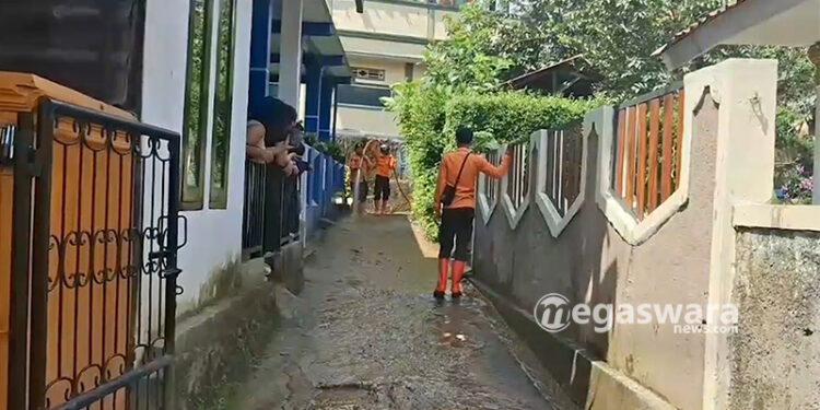 Puluhan Rumah Warga di Cisarua Terkena Banjir