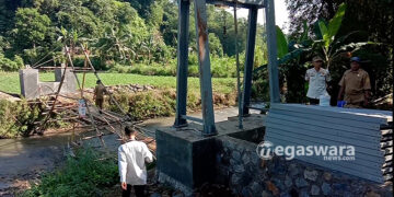 Pembangunan Jembatan Rawayan Petir, Kades Cihideng Udik Tidak Tau Itu Perintah Siapa