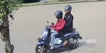 Maling Motor di Masjid Saat Sholat Dzuhur Terekam CCTV