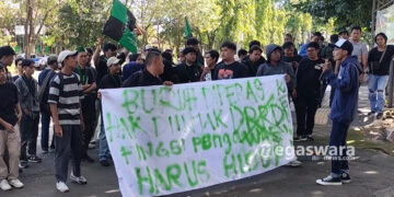 Puluhan Mahasiswa HMI Gruduk Dprd Sukabumi