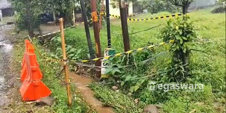 Ada Asap Dan Air Mendidih Muncul Secara Misterius di Jalan Raya Jonggol