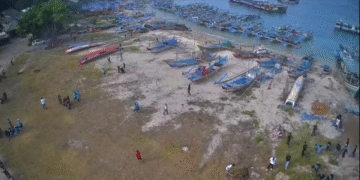 Jelang Hari Nelayan ke-59, Nelayan di Ujung Genteng Gelar Aksi Bersih-Bersih Pantai