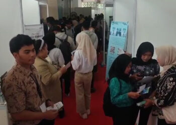 Ribuan Pencaker Berebut Peluang di Job Fair Pakansari