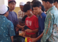 Siswa MAN 3 Sukabumi Rayakan Kelulusan dengan Berbagi Makanan Gratis