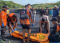 Perahu di Gulung Ombak Tinggi, Tim Sar Gabungan Evakuasi Dua Nelayan Tewas Diperairan Kalibunder