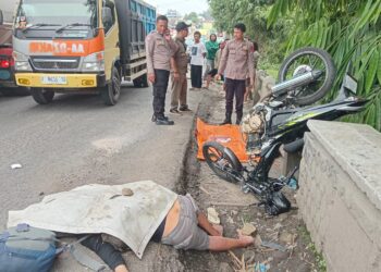 Diduga Terjatuh dan Terlindas Mobil, Seorang Pemotor Tewas di Jalan Raya Sukalarang Sukabumi
