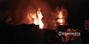 Gudang Produksi Valet Kayu di Cileungsi Terbakar Hebat