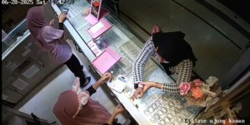 Pura-Pura Jadi Pembeli, 2 Wanita Gasak Emas 13 Gram di Toko Emas Dewi Sartika