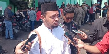 Pemkab Tak Hentikan Aktifitas Proyek, Warga 3 Desa Cekcok Dengan Camat Taman Sari